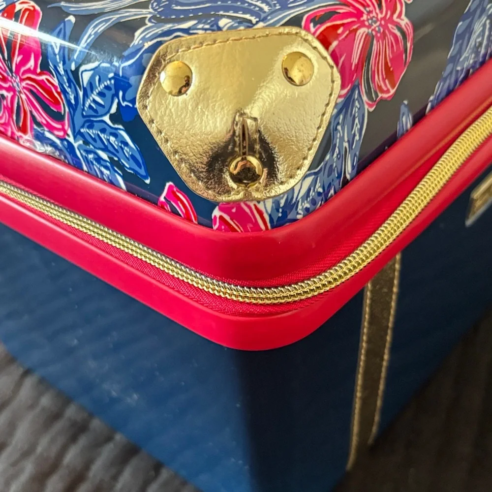 Lilly Pulitzer , in mint condition, newer used - Picture 6 of 11